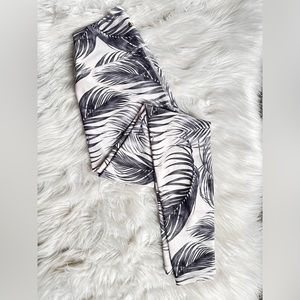 Beyond Yoga Leggings - Palm Print - High Rise - 7/8 Length - Size Small